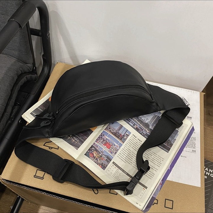 Belt bag with adjustable carrying strap and practical compartments Kalsten