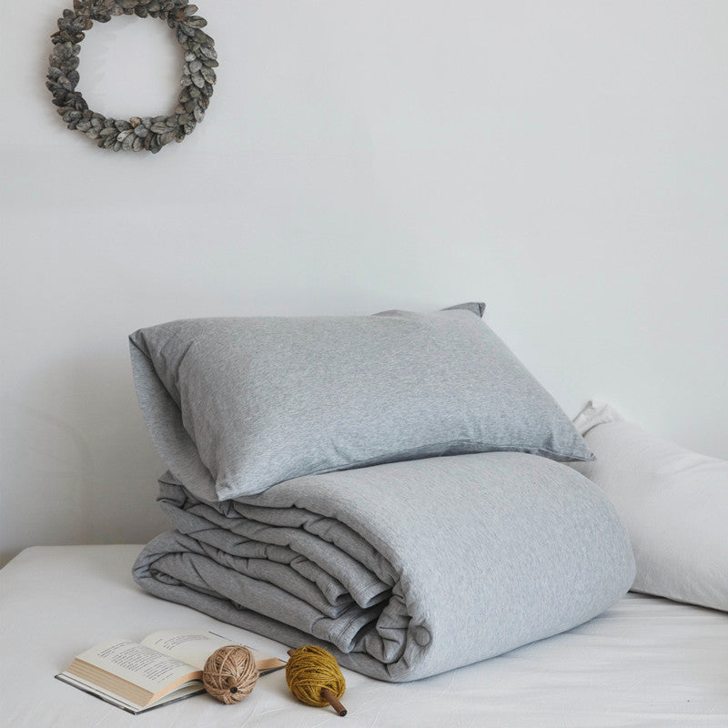 Ultralight climate-regulating quilted blanket with compact filling and cotton surface