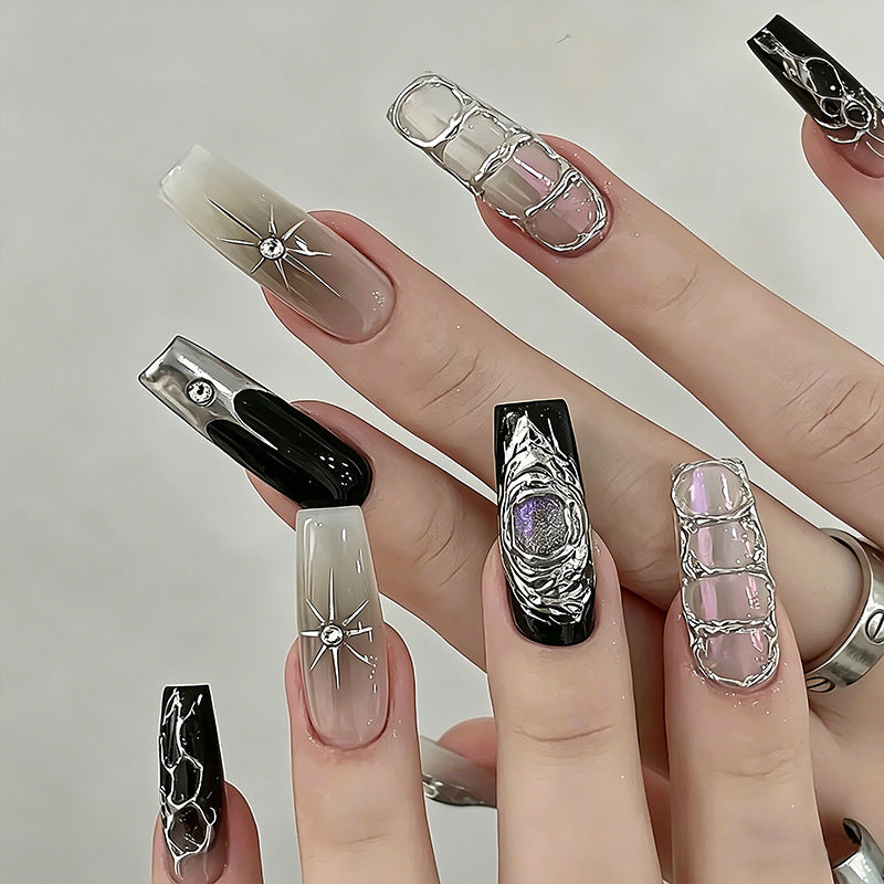 Artful nail set with floral accents Kalsten