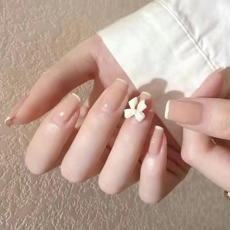 Elegant artificial nails with floral accents Kalsten
