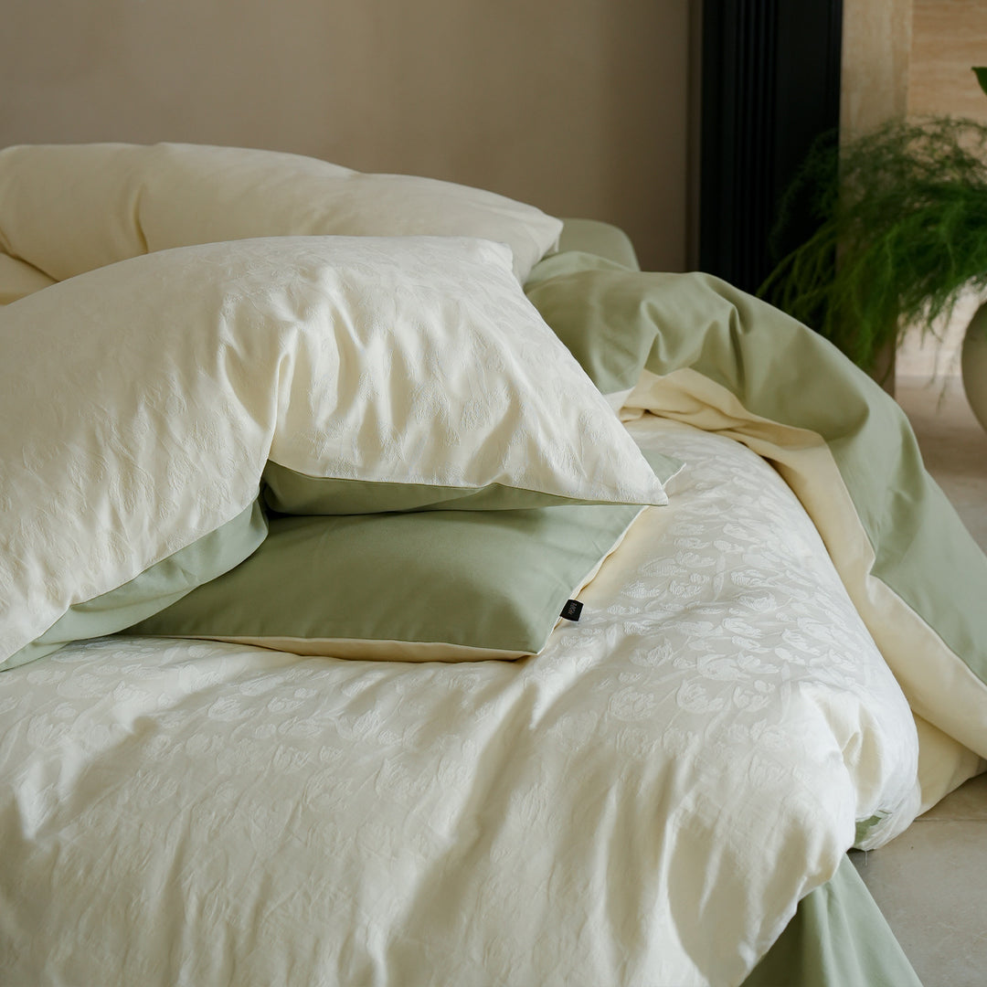 Fine woven bedding set made of cotton satin with subtle jacquard flower texture
