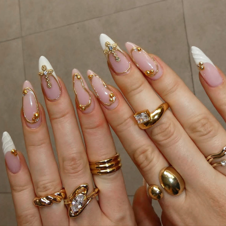 Artificial nail set with luxurious gold embellishments and elegant designs Kalsten