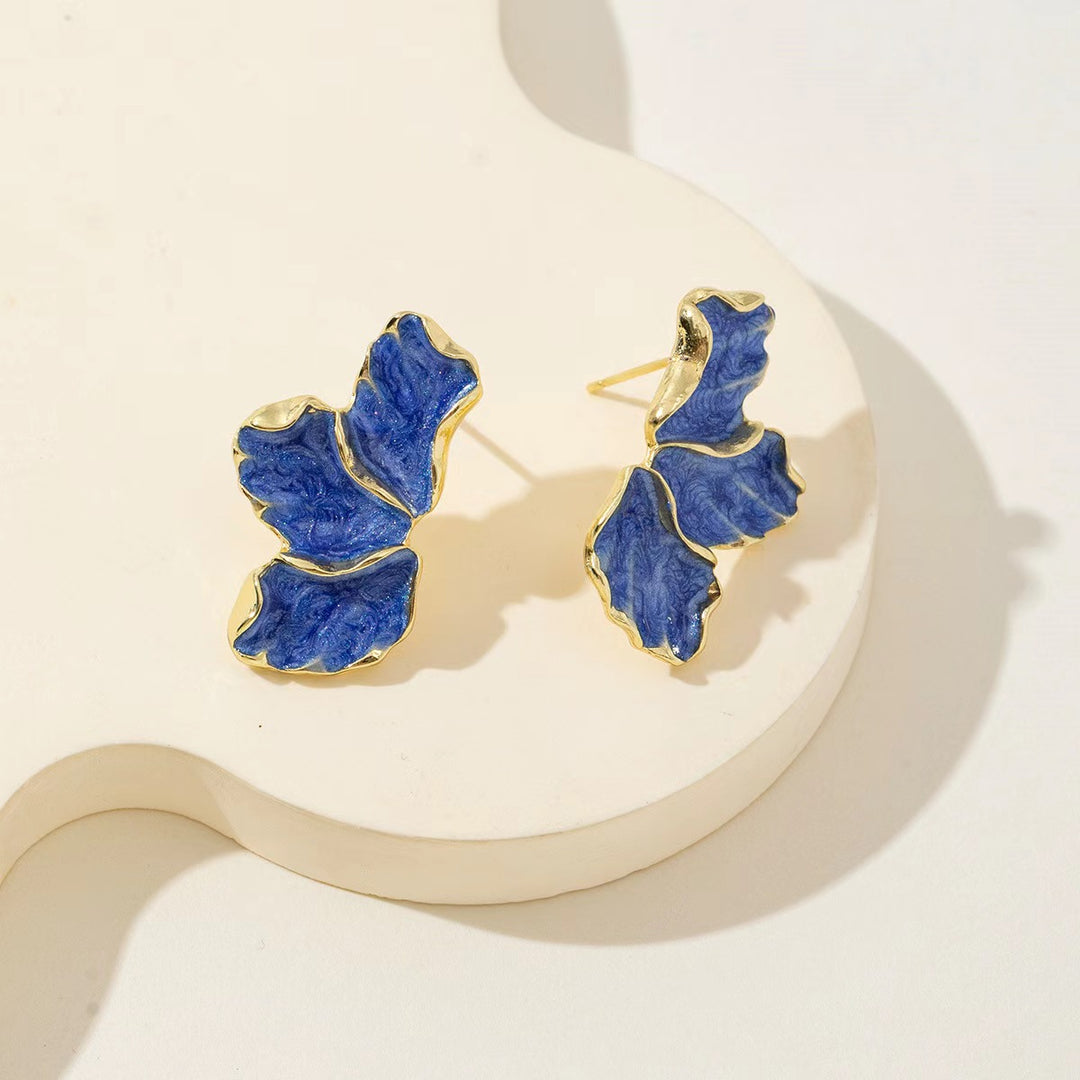 Fashionable earrings with feminine leaf design Kalsten