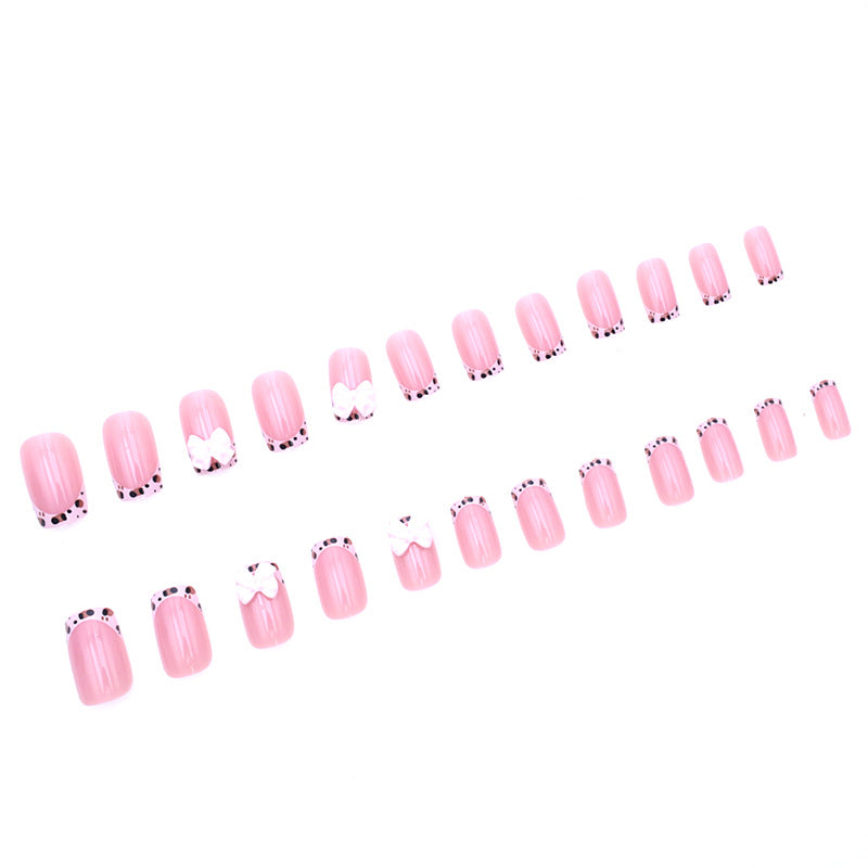 Floral-Themed Nail Art Kalsten