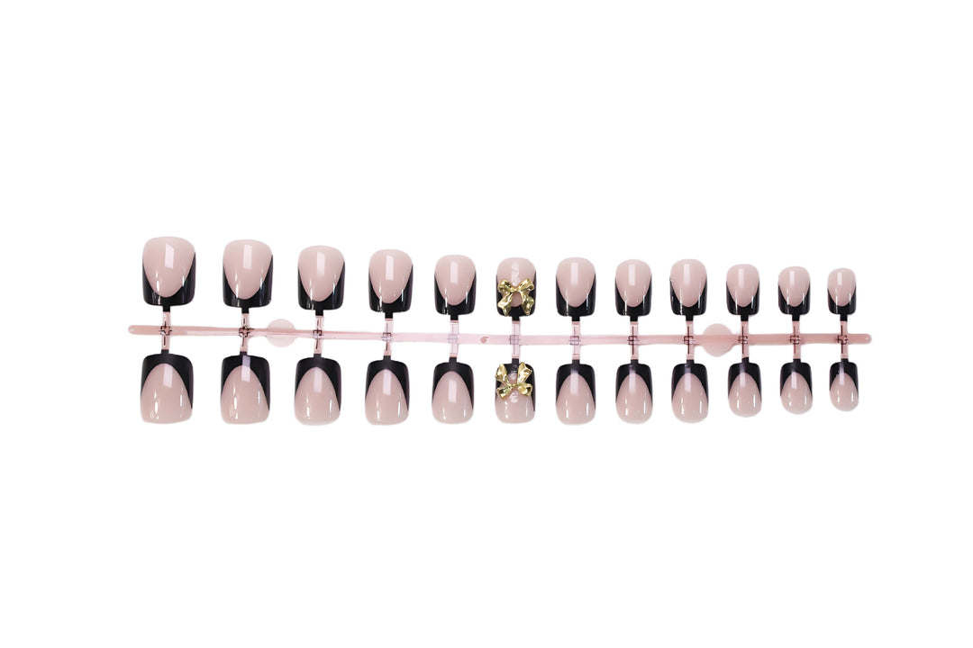Artificial nail set with stylish and elegant black lace tips Kalsten