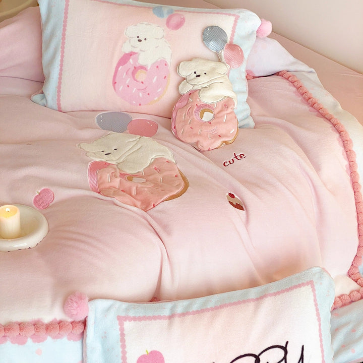 Children's bedding set with teddy fleece blanket, pompom hem and cute puppy design