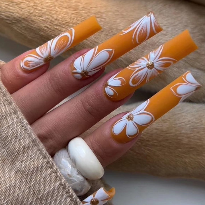 Stylish artificial nails with floral accents Kalsten
