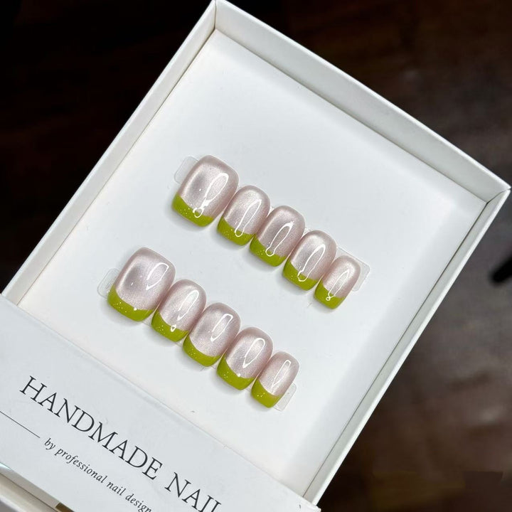 Artistic Press-On Nail Set with Elegant Glossy Finish