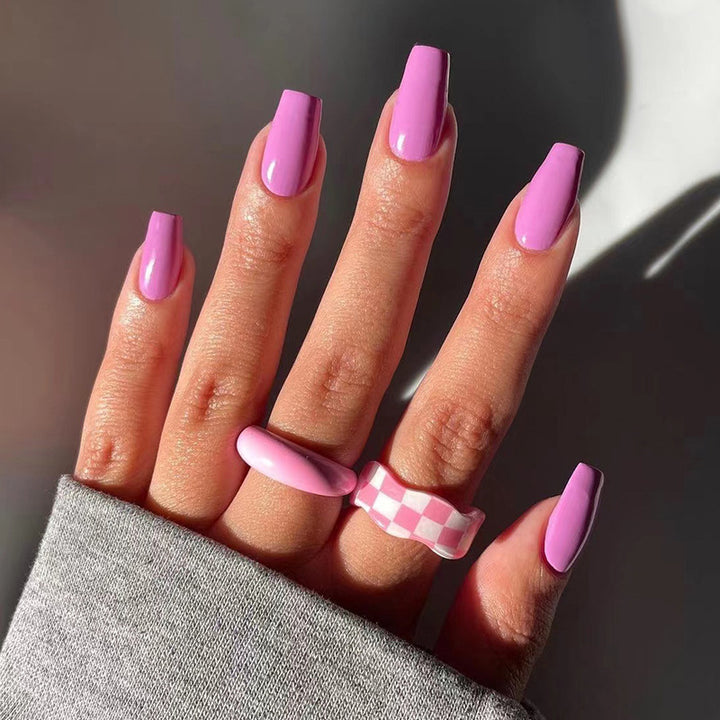 Stylish artificial nails in elegant gloss finish Kalsten