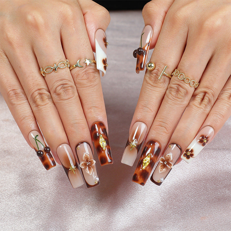 Elegant nail art set with floral and golden accents Kalsten