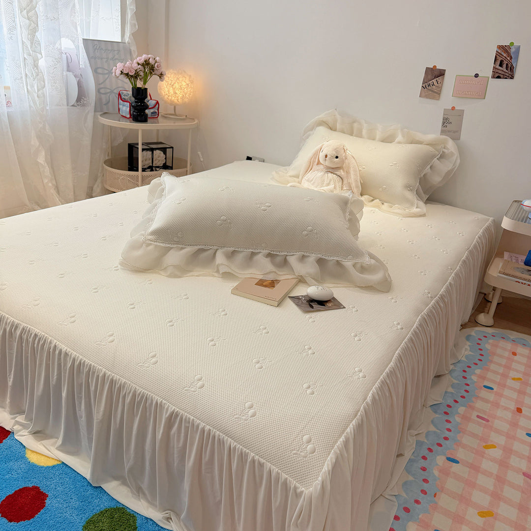Quilted bedspread with ruffle and delicate floral quilting
