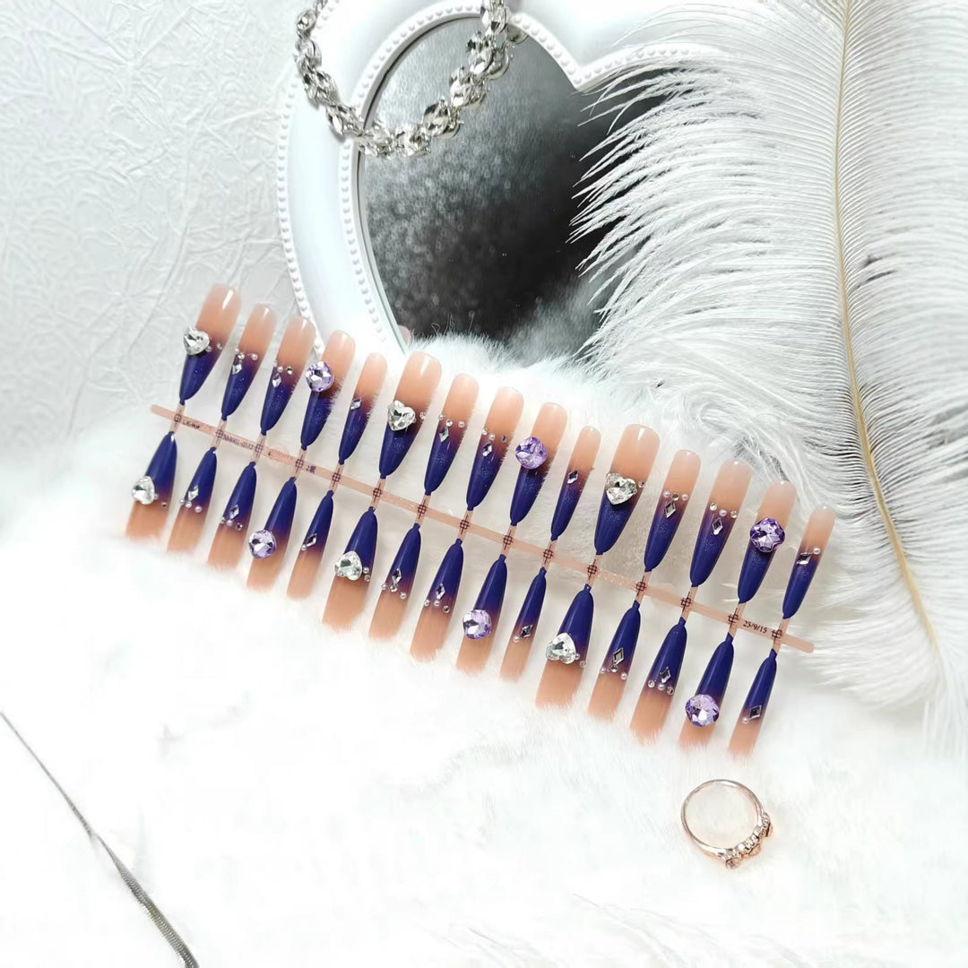 Artificial nails with elegant glitter design and 3D rhinestone accents Kalsten