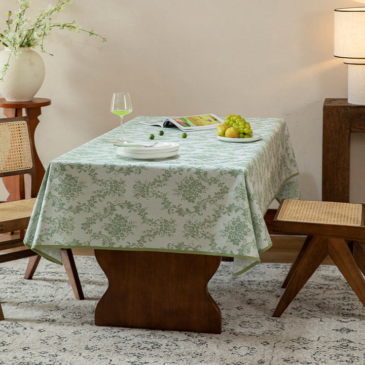Jacquard tablecloth with floral damask pattern and reinforced hem