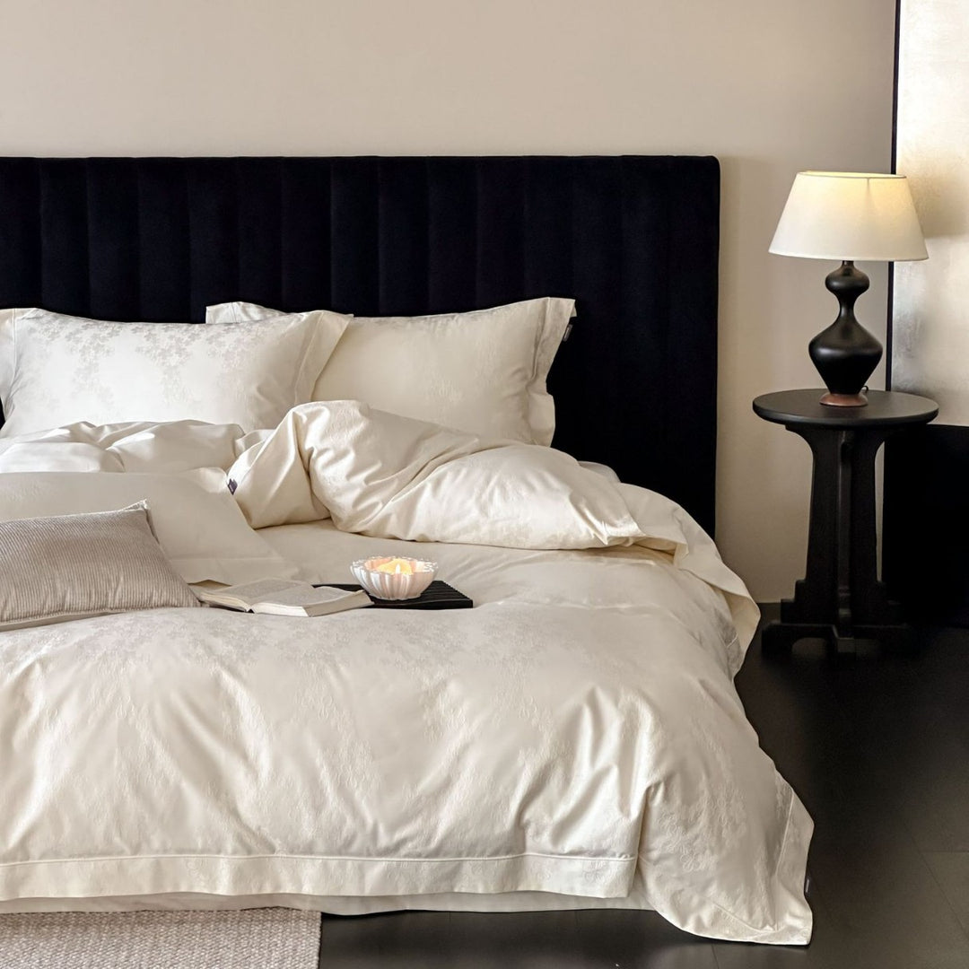 Reversible cotton satin bedding set with fine structure and hotel closure
