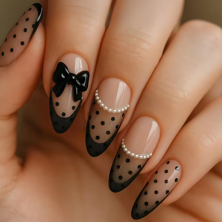 Nail art set with elegant dot and bow pattern Kalsten