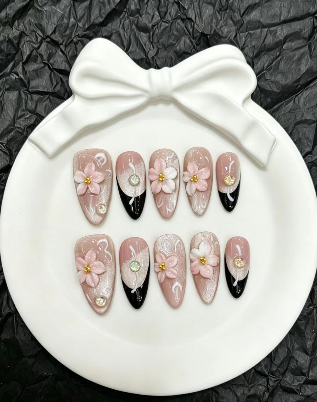 Artistic Press-On Nail Art Set with Floral Design