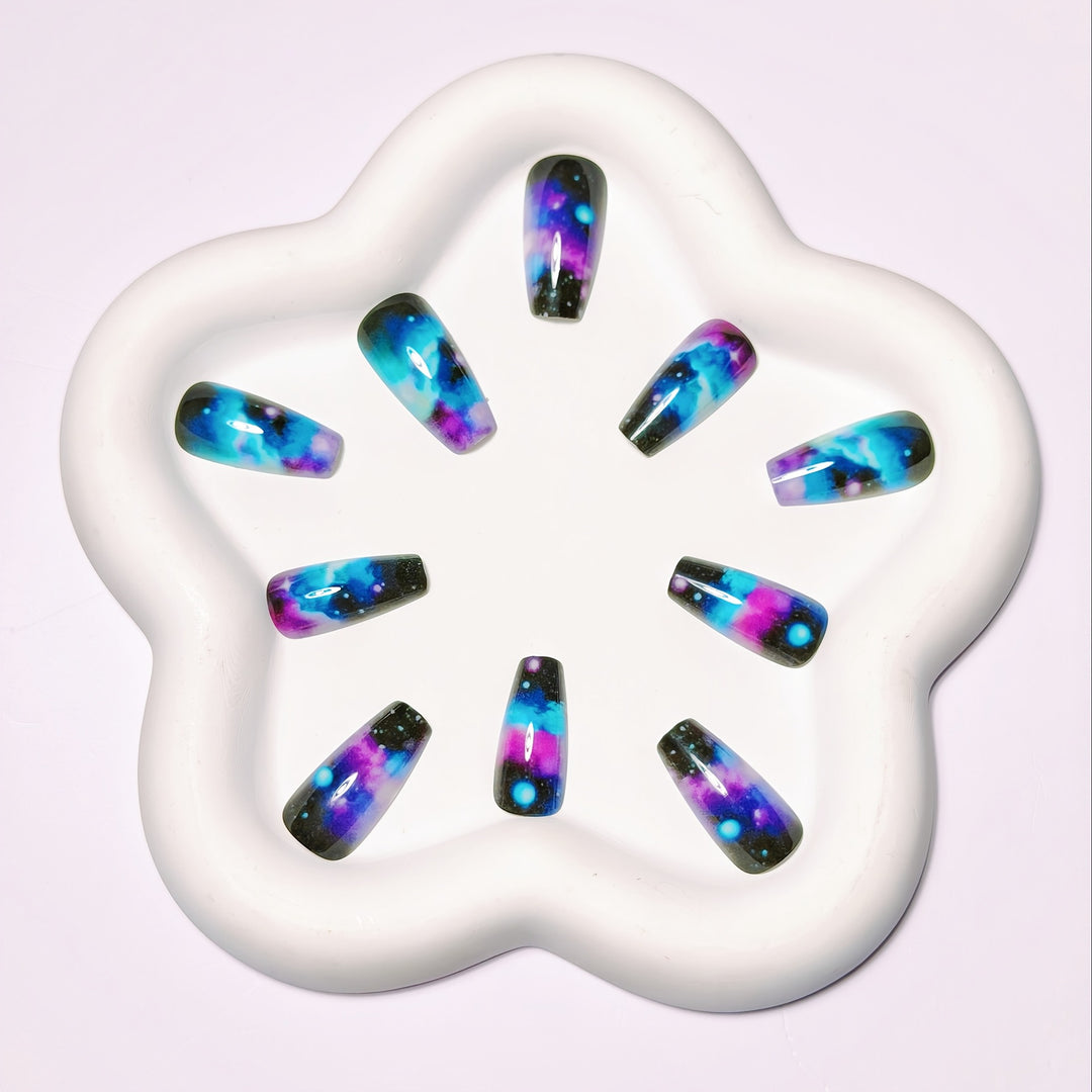 Artistic Galaxy-Themed Nail Art Kalsten