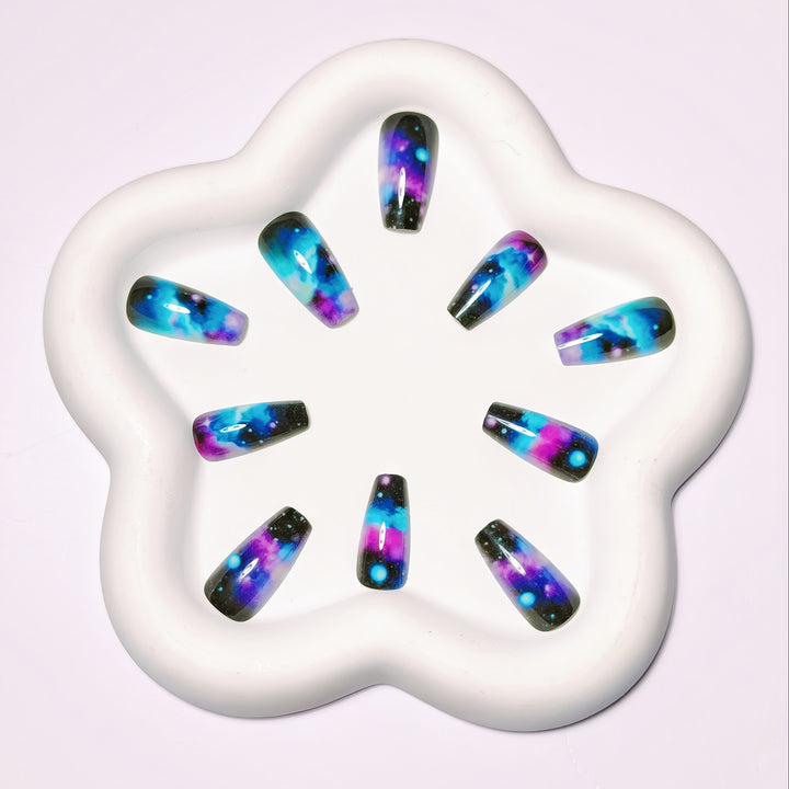 Artistic Galaxy-Themed Nail Art Kalsten