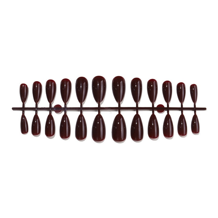 Artificial nail set in elegant stiletto shapes Kalsten