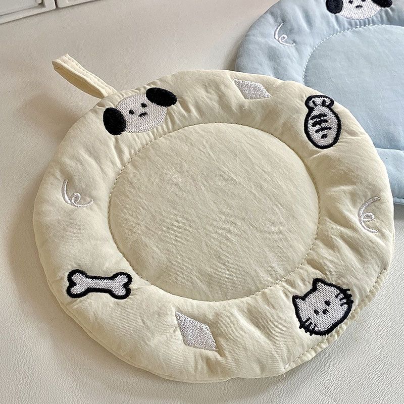 Cozy animal cushion with playful design Kalsten