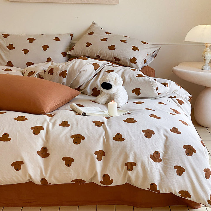 Cotton satin bedding set with playful strawberry all-over print and reversible blanket