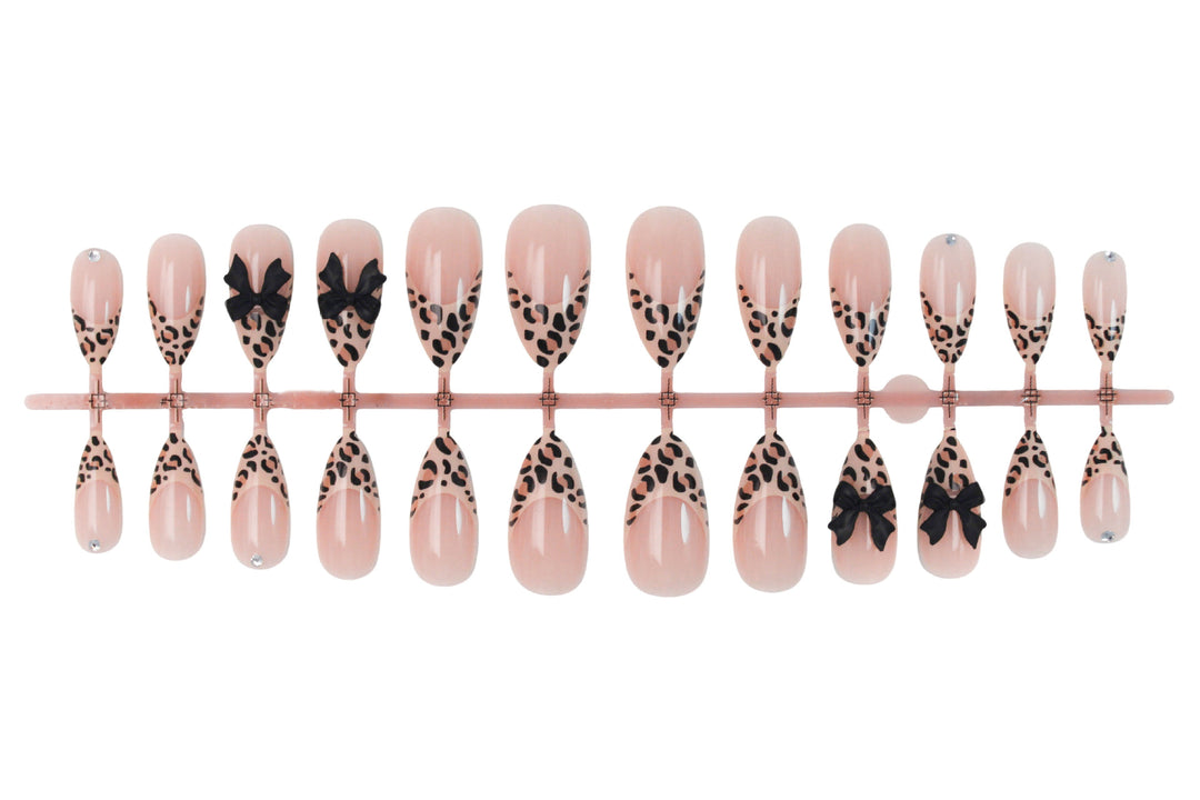 Animal-themed artificial nail set with elegant bows Kalsten