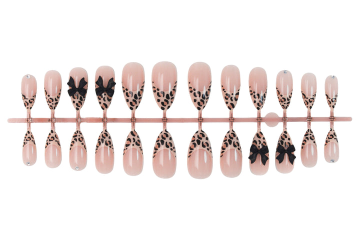 Animal-themed artificial nail set with elegant bows Kalsten