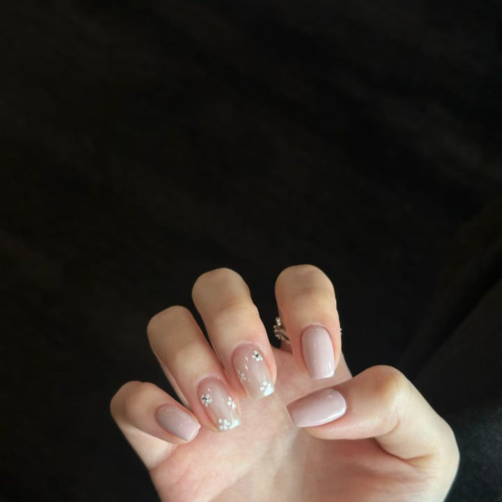 Floral Accent Press-On Nail Art