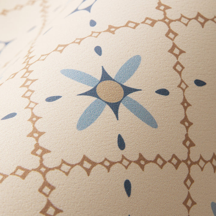 Oval wipeable placemat with embossed tulip pattern and non-slip underside Kalsten