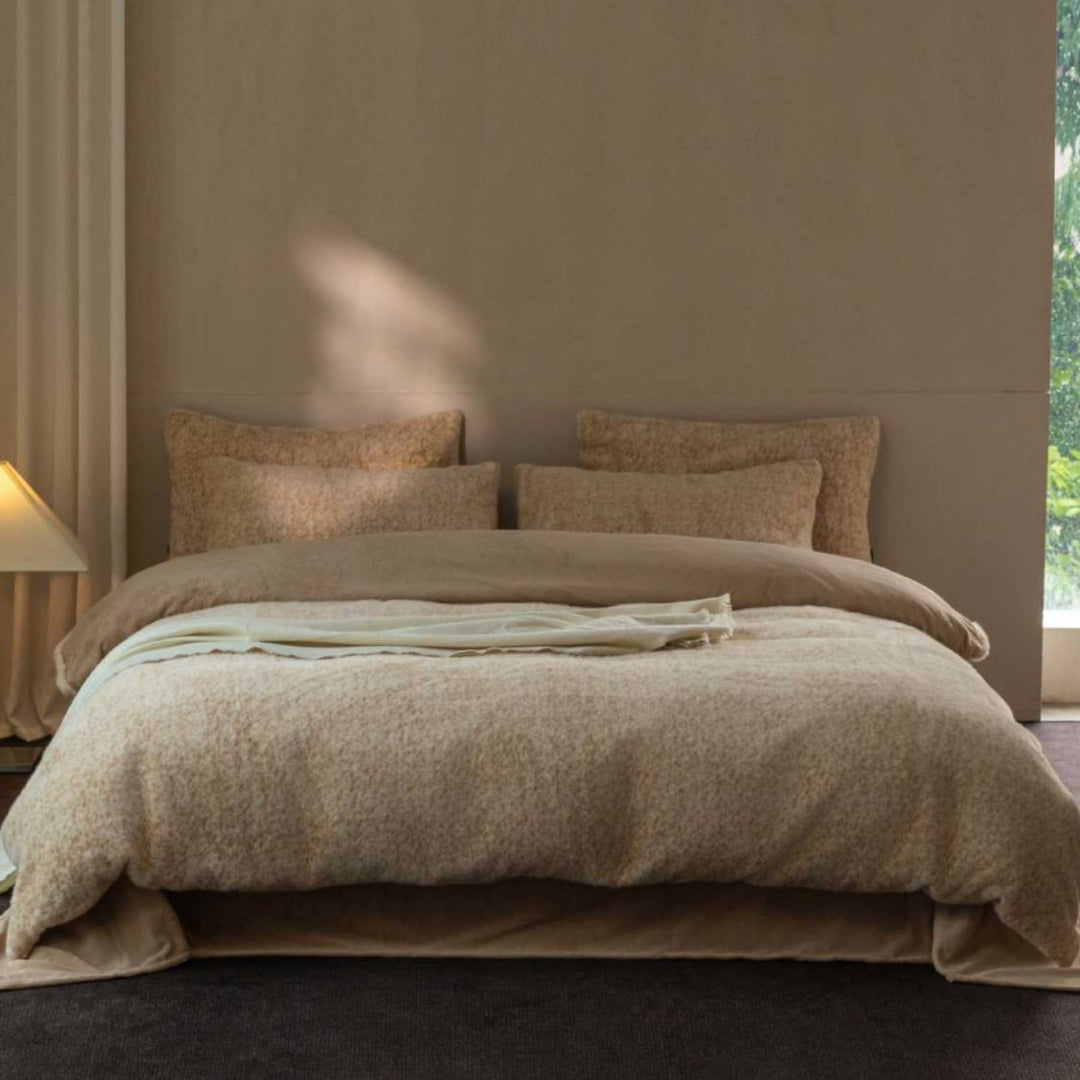 Fluffy bedding set with bouclé look, reversible design and extra soft pillowcases