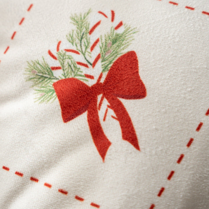 Rectangular decorative pillowcase with Christmas embroidery motifs and piping Kalsten