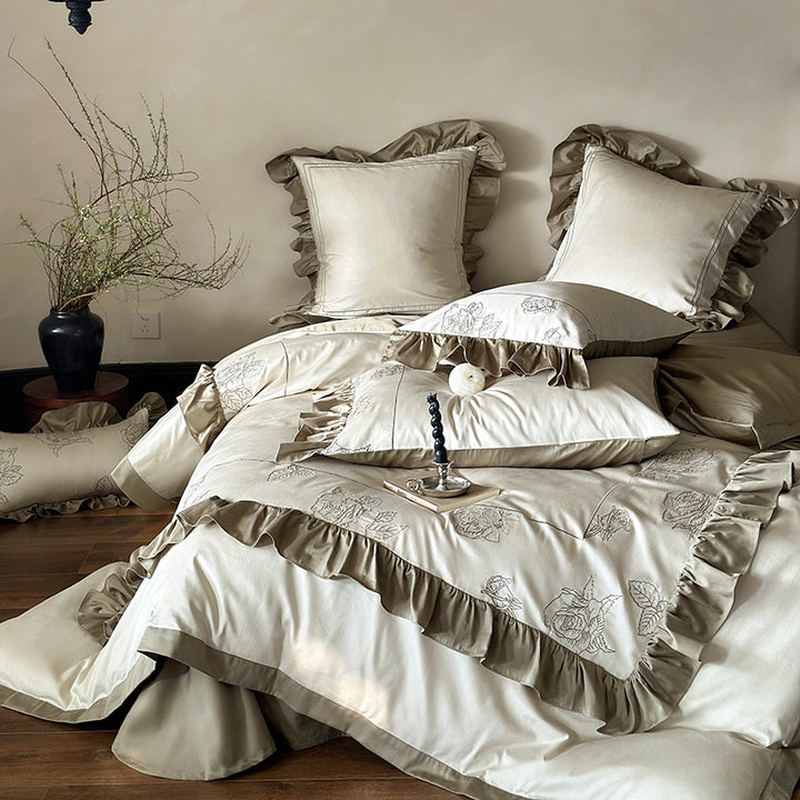 Ruffled bedding set made of cotton satin with rose embroidery and contrast piping