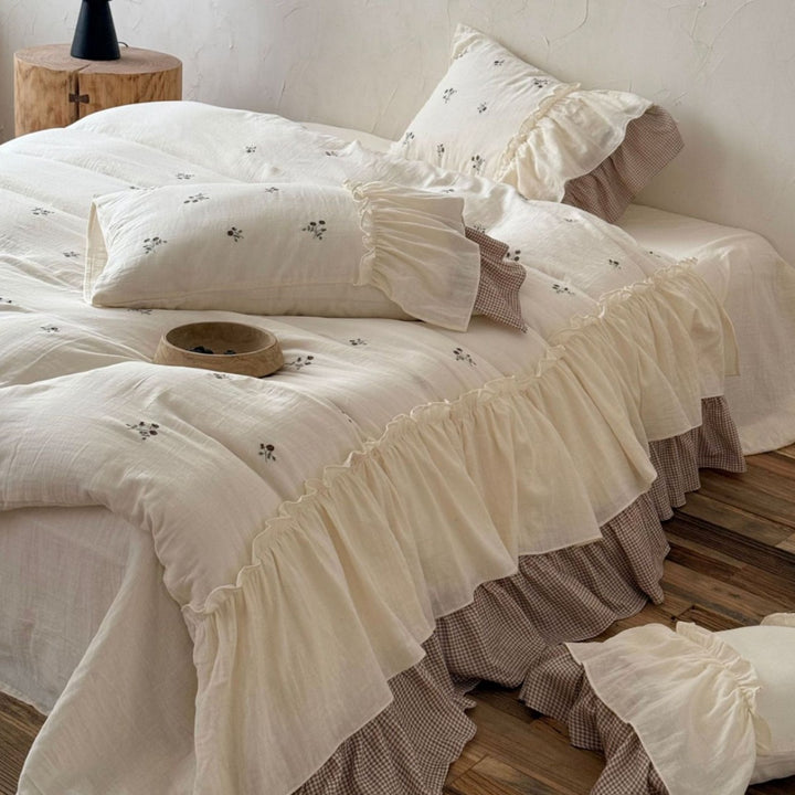 Light cotton-linen bedding set with ruffle, delicate embroidery and checked bed skirt