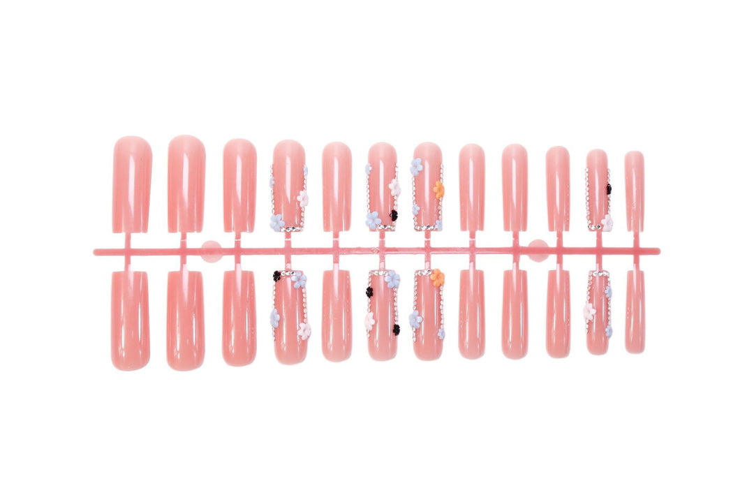 Artificial nail art set with floral decorations and glitter accents Kalsten
