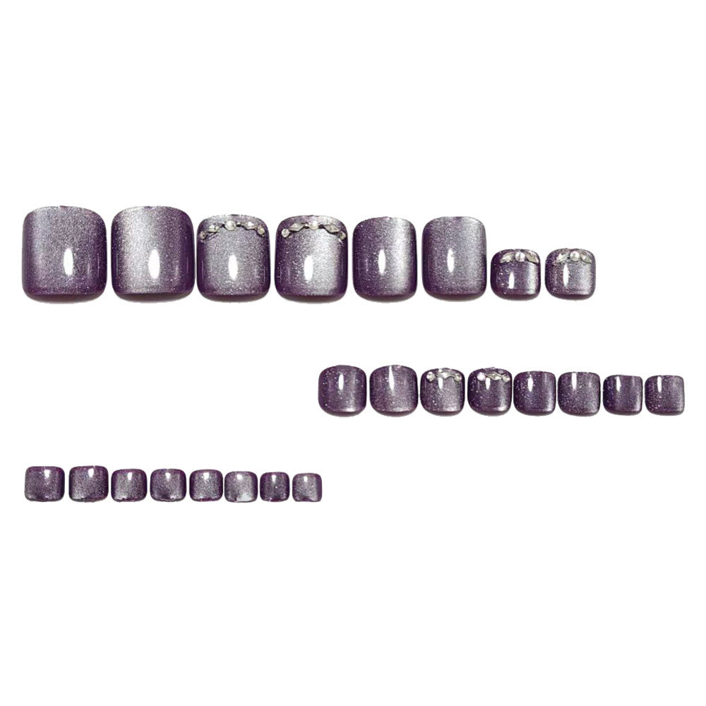 Artificial nails with glamorous rhinestone accents Kalsten