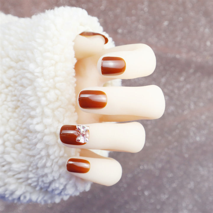 Elegant Press-On Nail Design with Rhinestone Accent