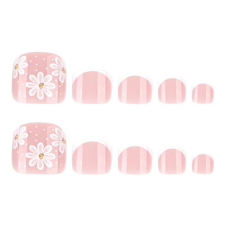 Artistic toenail art with elegant daisy motifs Kalsten