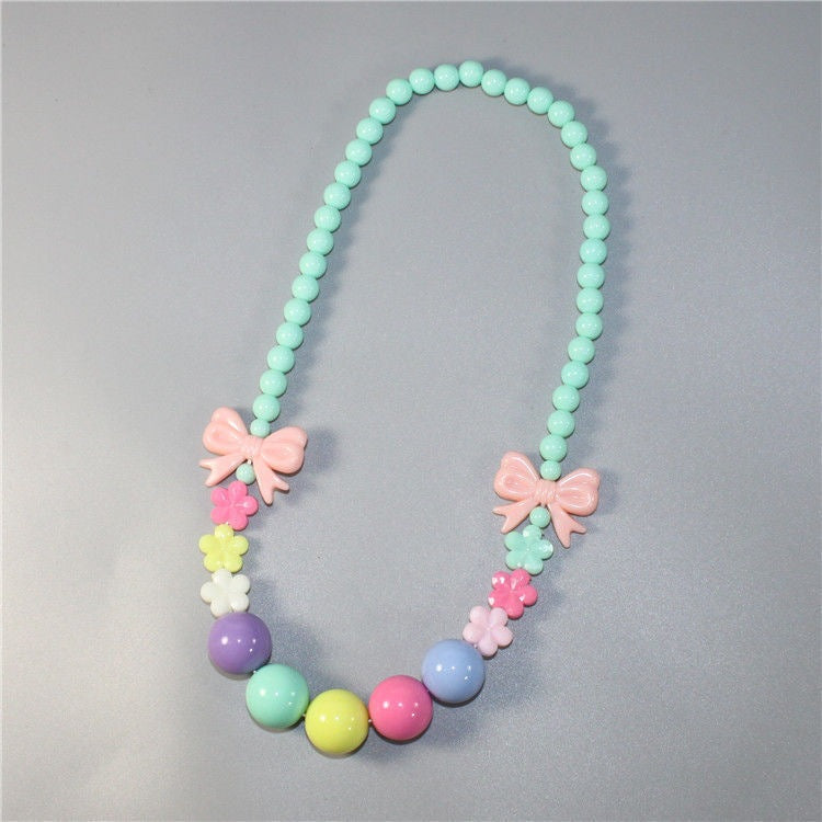 Colorful pearl necklace with floral elements Kalsten