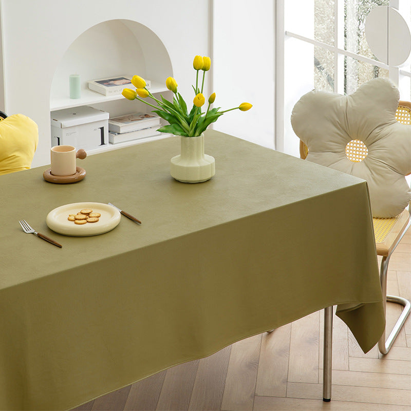 Easy-care rectangular tablecloth made of cotton-polyester with water-repellent coating