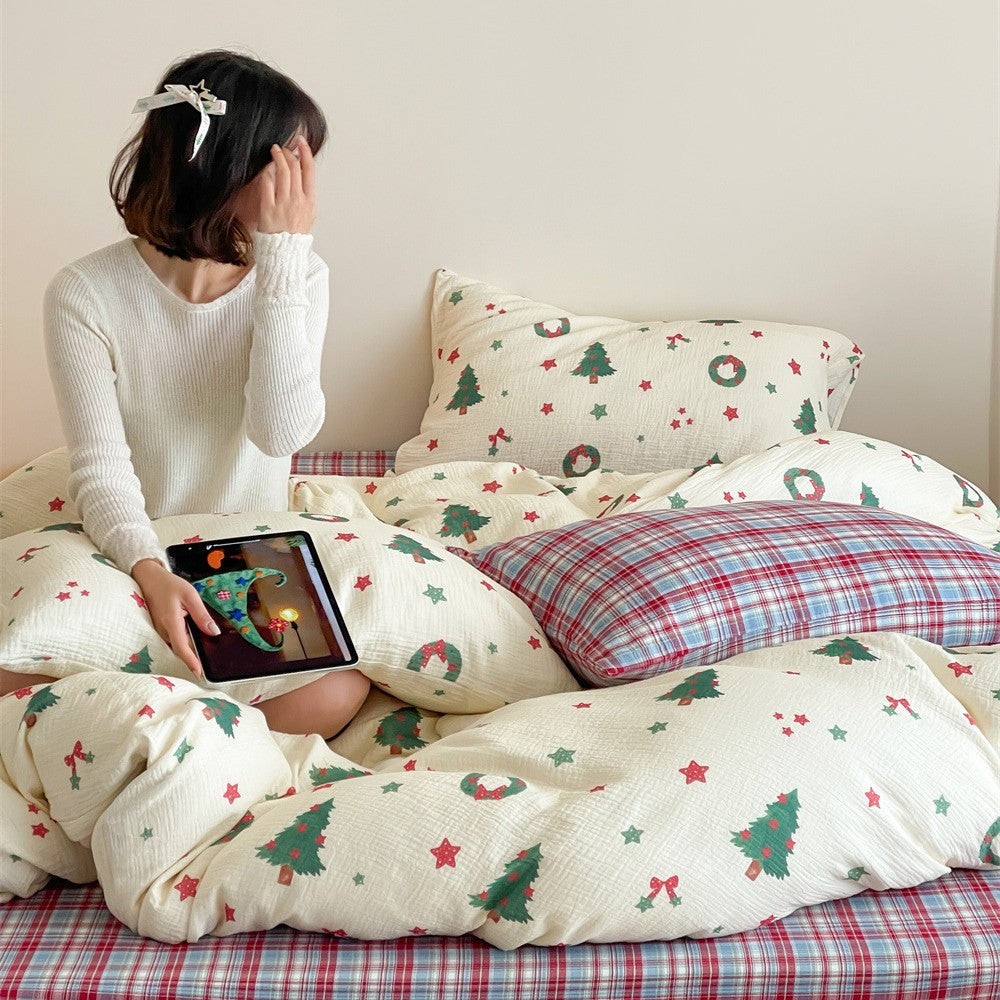Festive cotton bedding set with crinkled structure and Christmas motif