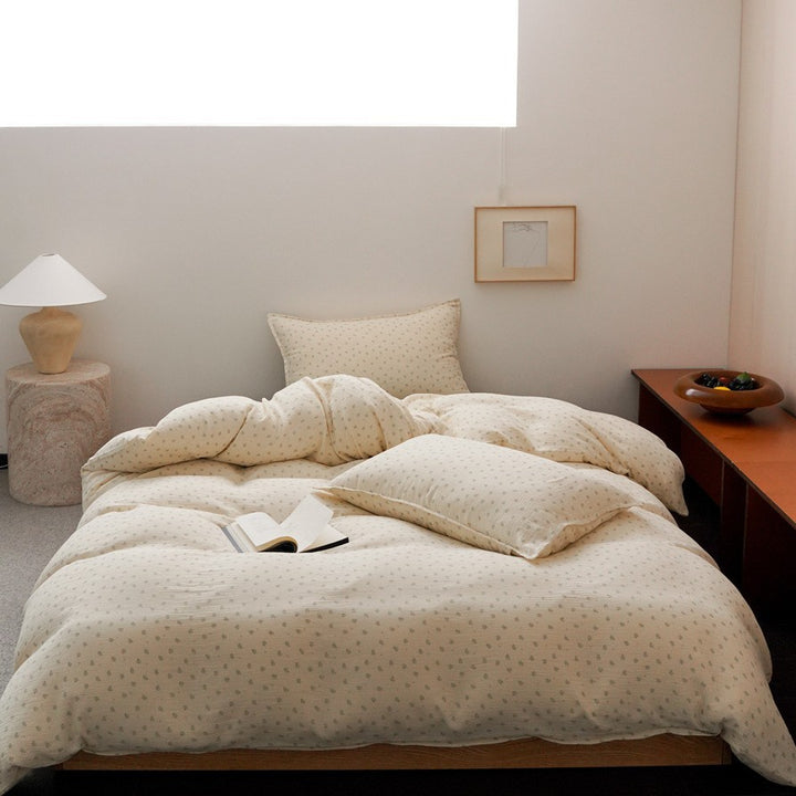 Checked cotton bedding set with soft percale texture and reversible pillowcases