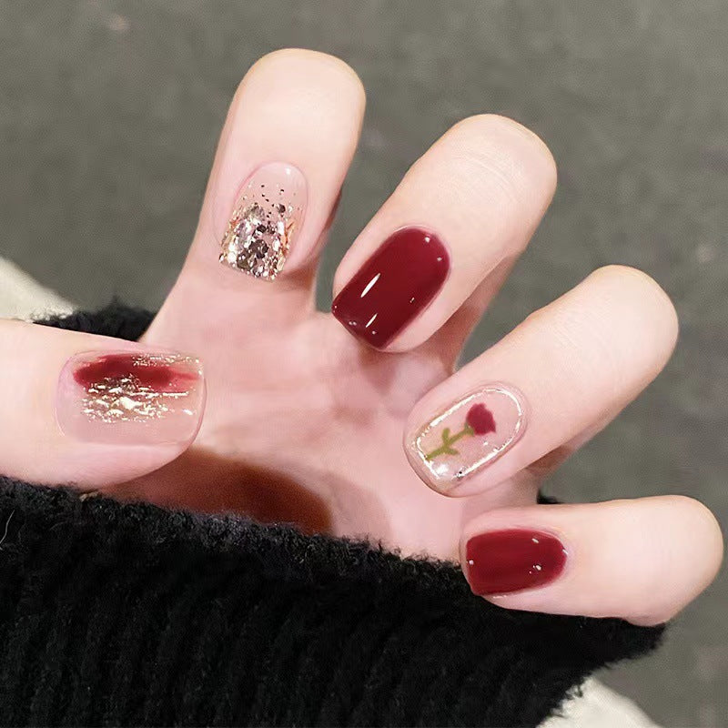 Elegant nail design with floral and sparkling accents Kalsten