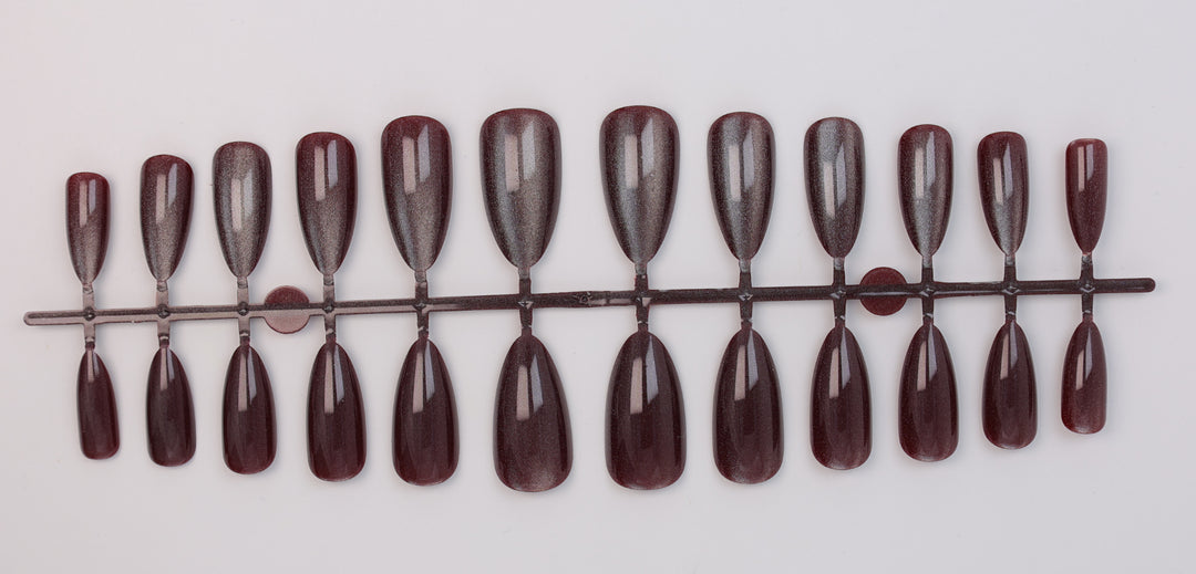 Artificial nail set with shimmering designs Kalsten
