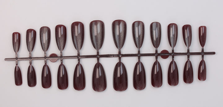 Artificial nail set with shimmering designs Kalsten