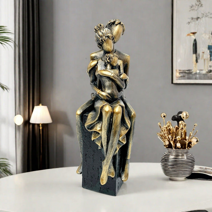Elegant sculpture of a romantic couple Kalsten