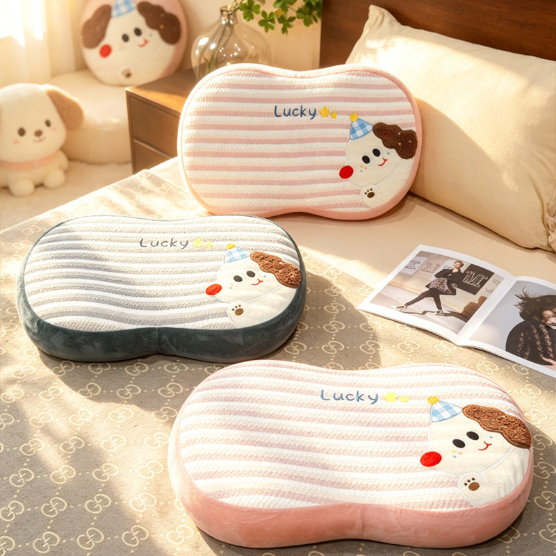Form-stable headrest pillows for infants with breathable honeycomb cover and cartoon embroidery