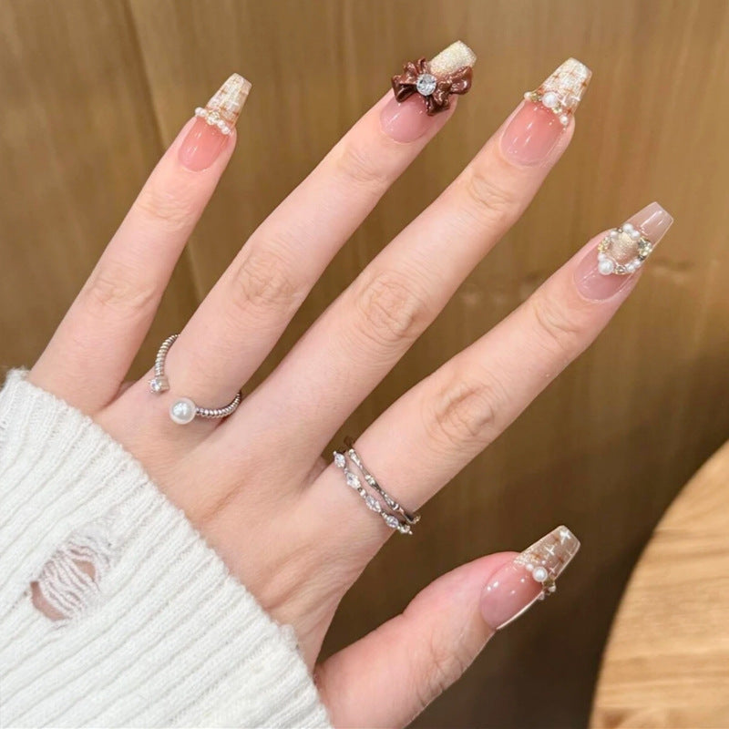 Artificial nail set with elegant appliqués Kalsten