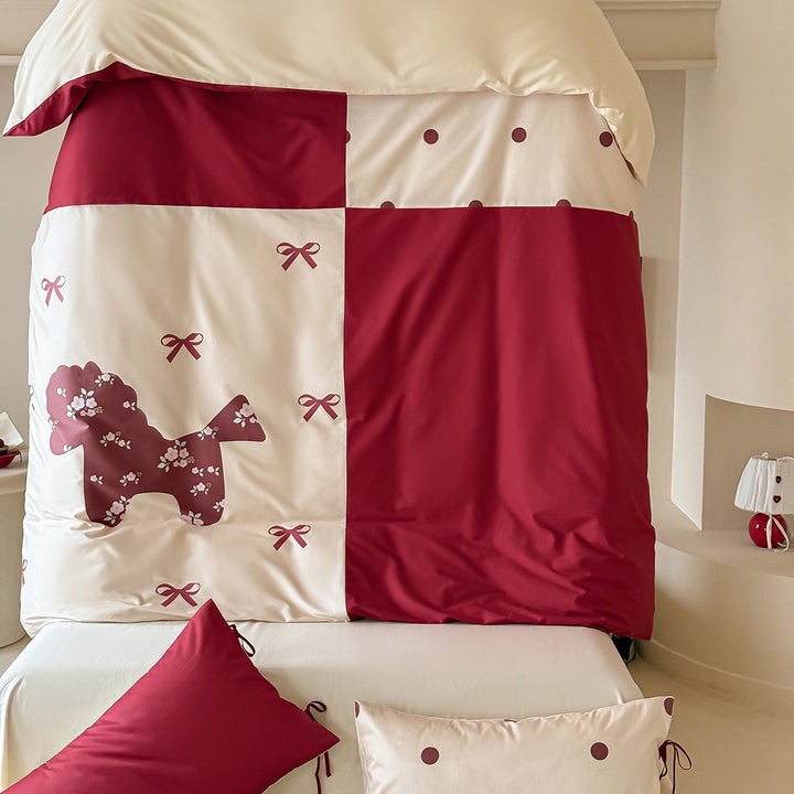 Reversible bedding set with decorative dog and dot pattern as well as pillowcases with ties