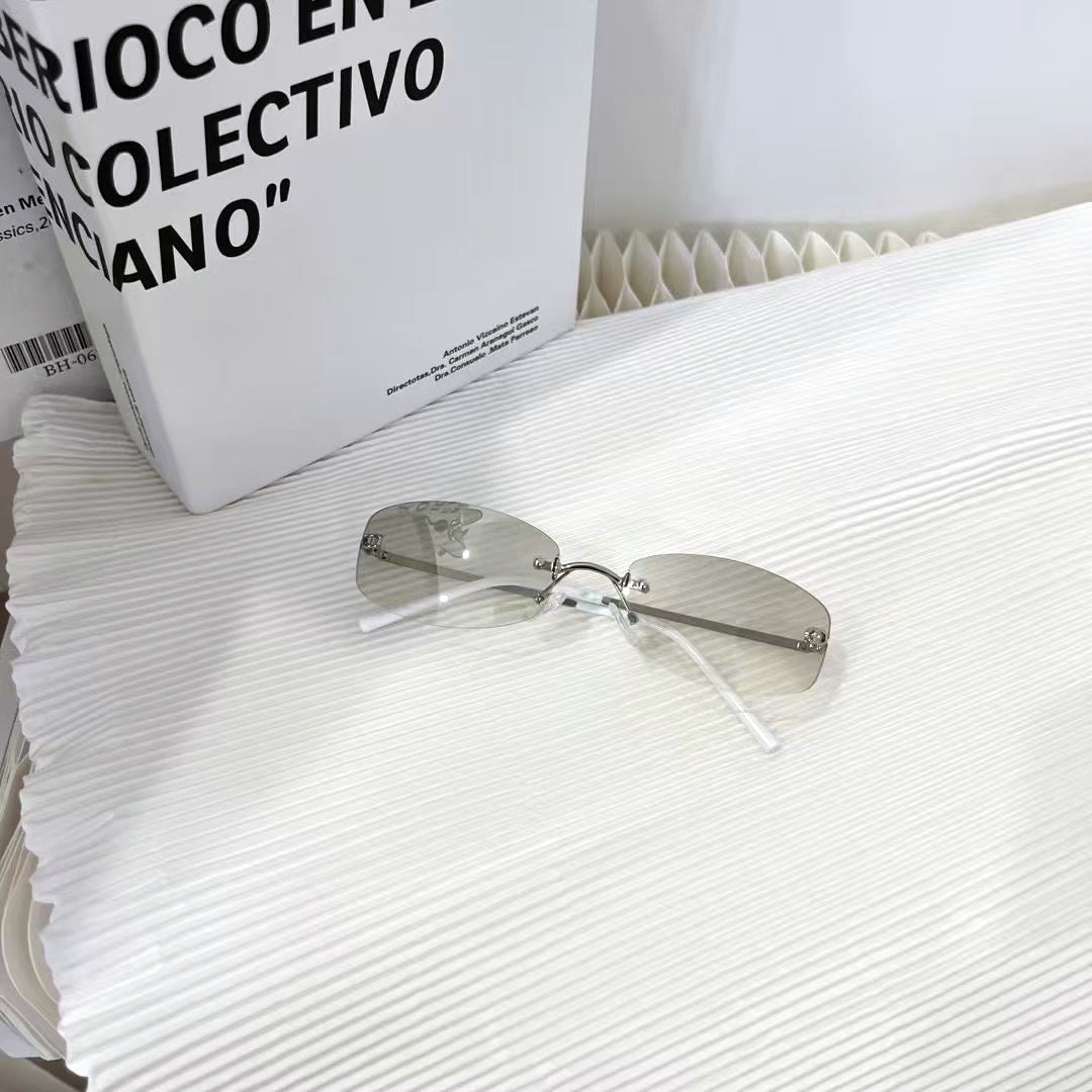 Elegant Premium Sunglasses with Sleek Metal Frame Kalsten