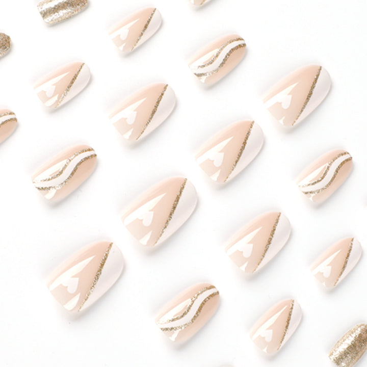 Glamorous nail art with delicate glitter effect Kalsten